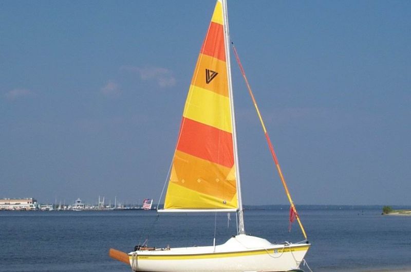 Vagabond 17 Daysailor / Hobie Weekender 17 Sailboat by Vagabond Sailboats / Hobie Cat